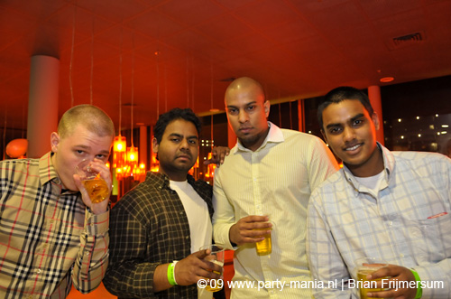 090220_082_connected_partymania