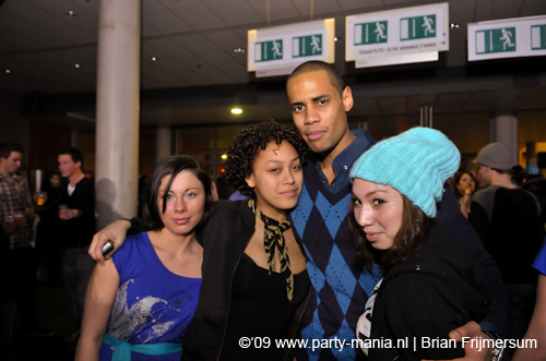 090220_086_connected_partymania