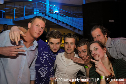 090220_088_connected_partymania