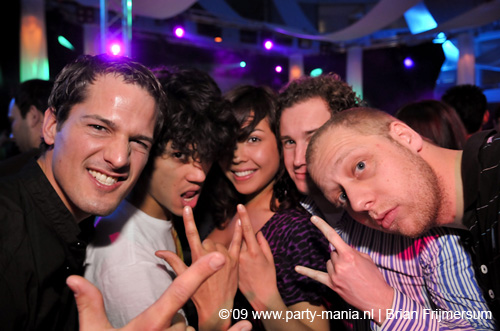 090220_095_connected_partymania