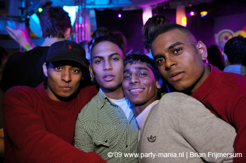090220_100_connected_partymania