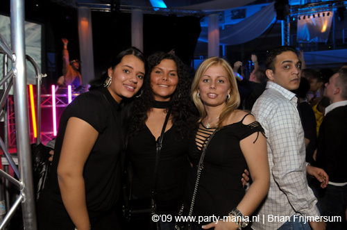 090220_139_connected_partymania