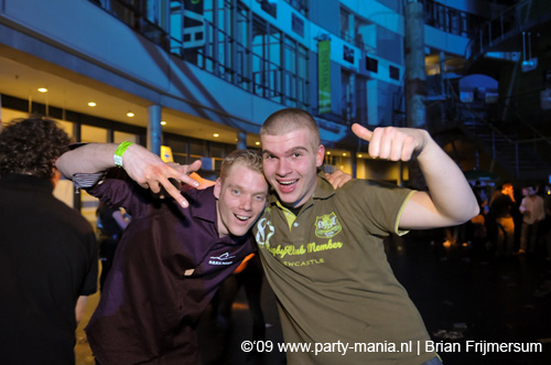 090220_182_connected_partymania