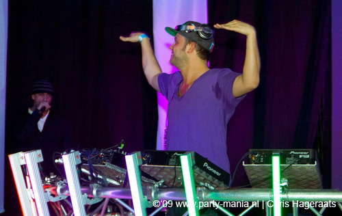 090220_064_connected_partymania