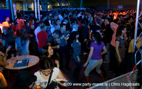 090220_071_connected_partymania