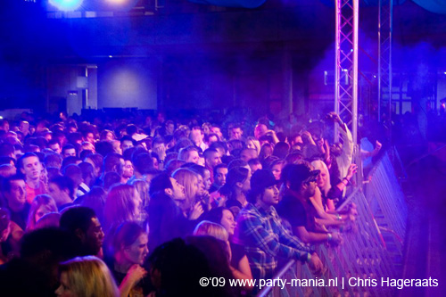 090220_081_connected_partymania