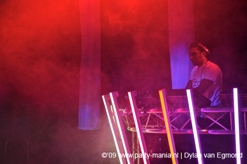 090220_032_connected_partymania