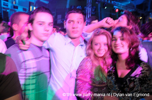090220_040_connected_partymania
