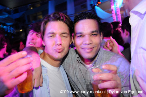 090220_042_connected_partymania