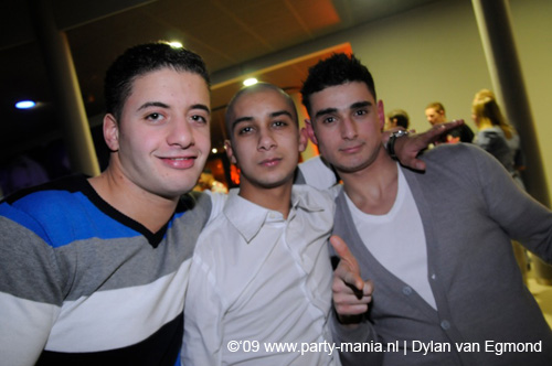 090220_046_connected_partymania
