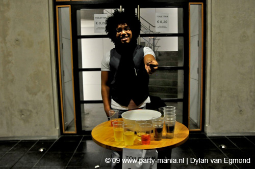 090220_048_connected_partymania