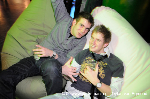 090220_051_connected_partymania
