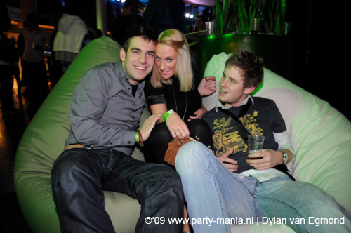 090220_052_connected_partymania