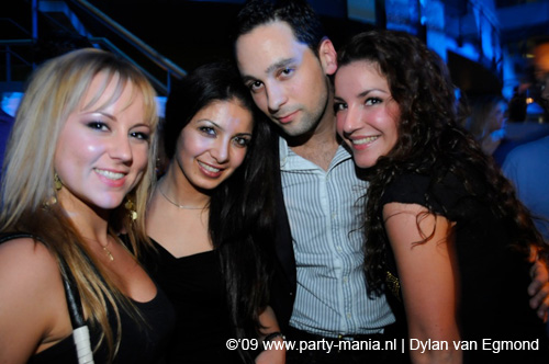 090220_054_connected_partymania