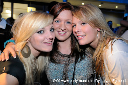 090220_055_connected_partymania