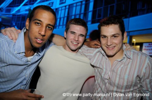 090220_058_connected_partymania