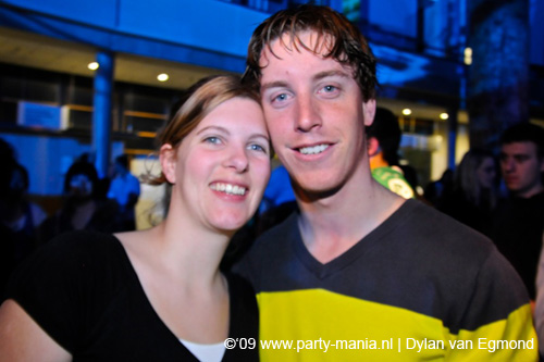 090220_059_connected_partymania