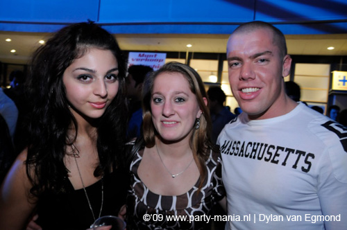 090220_060_connected_partymania