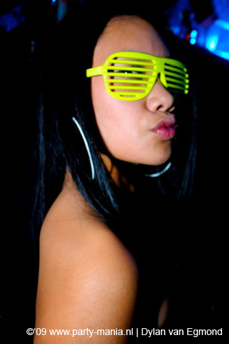 090220_063_connected_partymania
