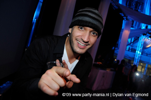 090220_065_connected_partymania