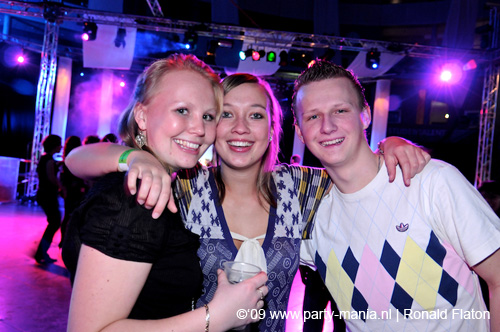 090220_039_connected_partymania