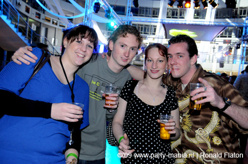 090220_064_connected_partymania