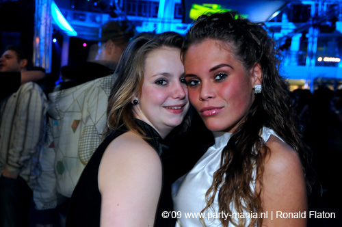 090220_088_connected_partymania