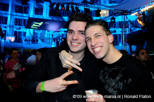 090220_089_connected_partymania