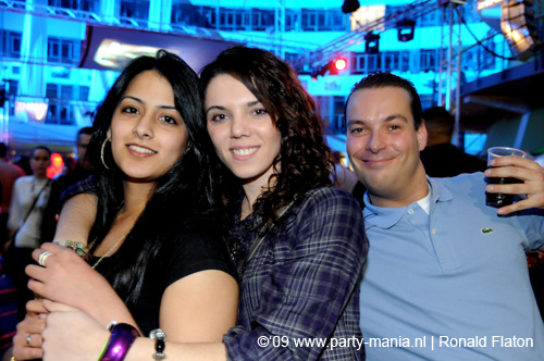 090220_095_connected_partymania