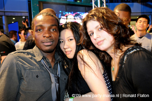 090220_201_connected_partymania