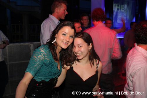 090220_021_connected_partymania