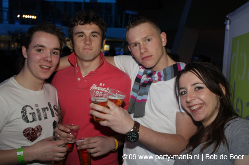 090220_023_connected_partymania