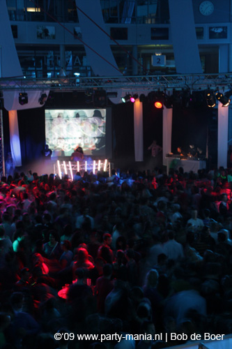 090220_030_connected_partymania