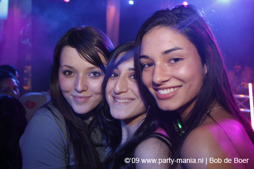 090220_065_connected_partymania