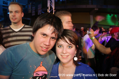 090220_070_connected_partymania