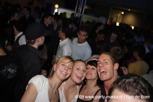 090220_073_connected_partymania