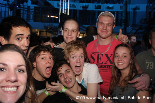 090220_074_connected_partymania