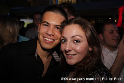 090220_075_connected_partymania