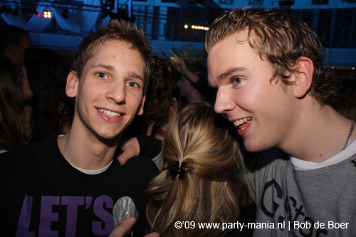 090220_076_connected_partymania