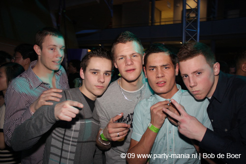 090220_077_connected_partymania