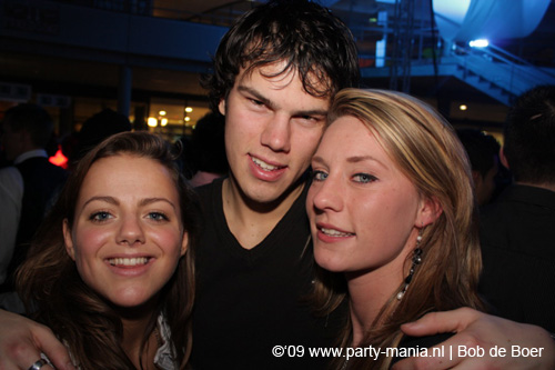 090220_078_connected_partymania