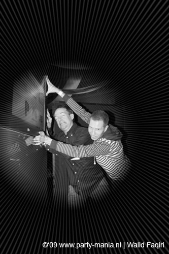 090220_012_connected_partymania