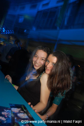 090220_015_connected_partymania