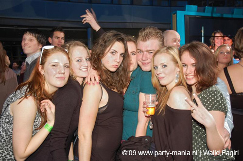 090220_026_connected_partymania