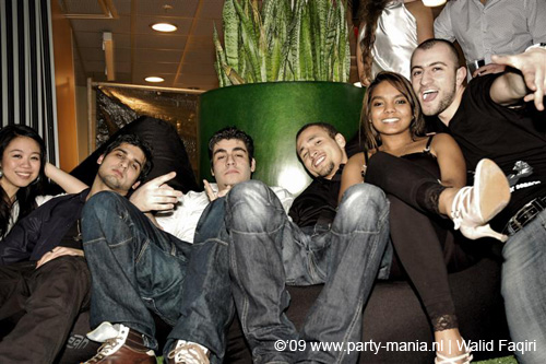 090220_036_connected_partymania