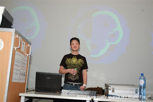 090220_038_connected_partymania