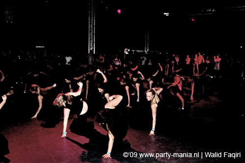 090220_042_connected_partymania