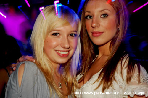 090220_051_connected_partymania