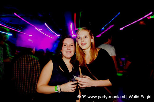 090220_052_connected_partymania