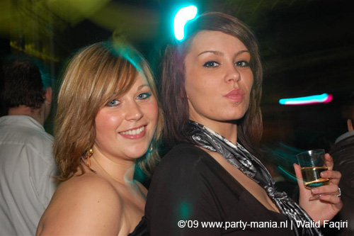 090220_056_connected_partymania